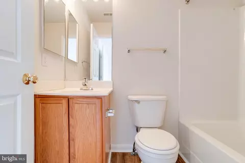 Bath - 607 Gold St, Baltimore, MD 21217 photo 1 of 5