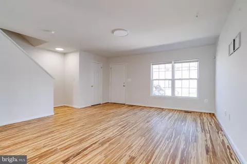 Living - 607 Gold St, Baltimore, MD 21217 photo 5 of 13