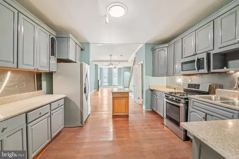 Entry Way - 2140 Wilkens Ave, Baltimore, MD 21223 photo 3 of 4