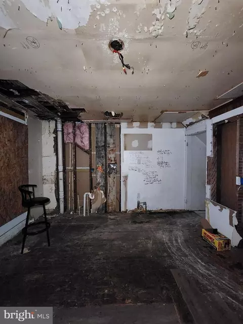 Entry Way - 4221 Morrison Ct, Baltimore City, MD 21226 photo 4 of 5