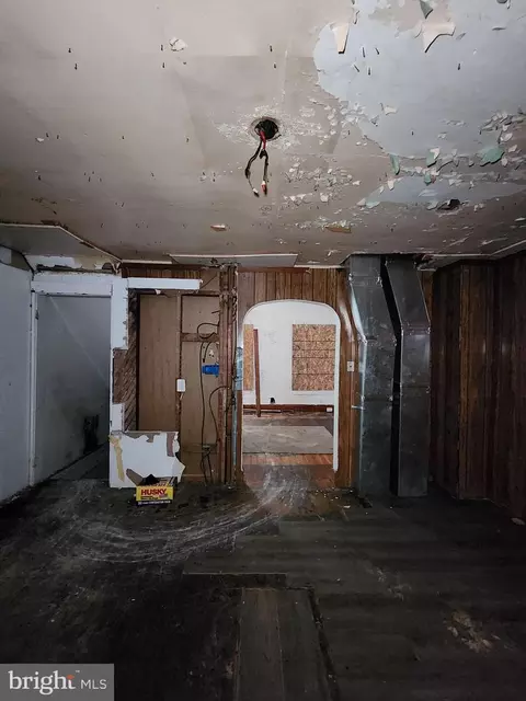 Entry Way - 4221 Morrison Ct, Baltimore City, MD 21226 photo 3 of 5