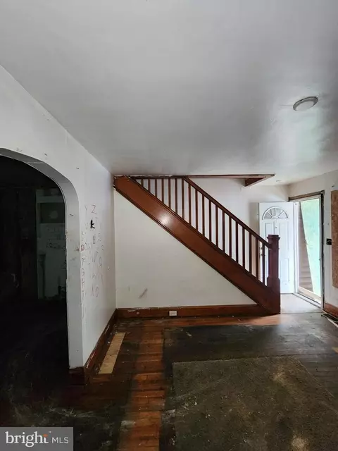 Entry Way - 4221 Morrison Ct, Baltimore City, MD 21226 photo 1 of 5