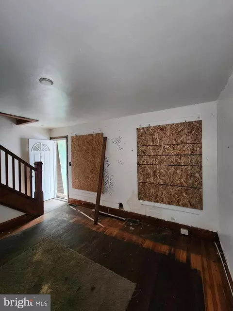 Entry Way - 4221 Morrison Ct, Baltimore City, MD 21226 photo 2 of 5