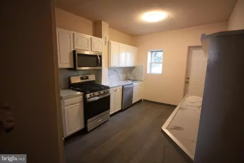 Entry Way - 2704 Greenmount Ave, Baltimore, MD 21218 photo 1 of 4