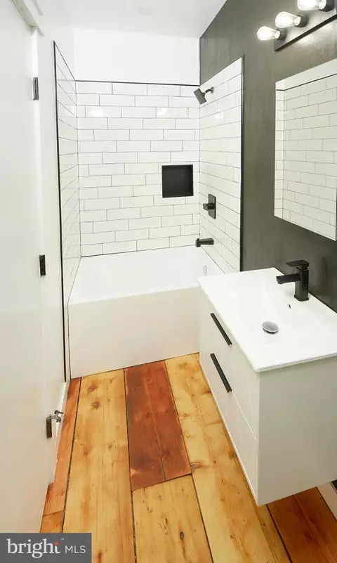 Bath - 1404 Lemmon St, Baltimore, MD 21223 photo 2 of 8