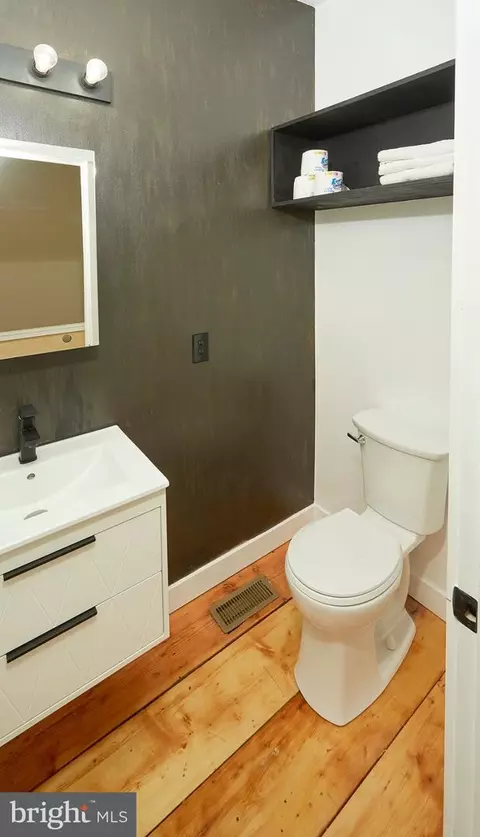 Bath - 1404 Lemmon St, Baltimore, MD 21223 photo 1 of 8