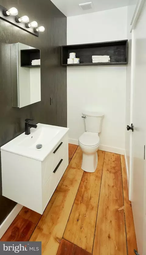 Bath - 1404 Lemmon St, Baltimore, MD 21223 photo 3 of 8