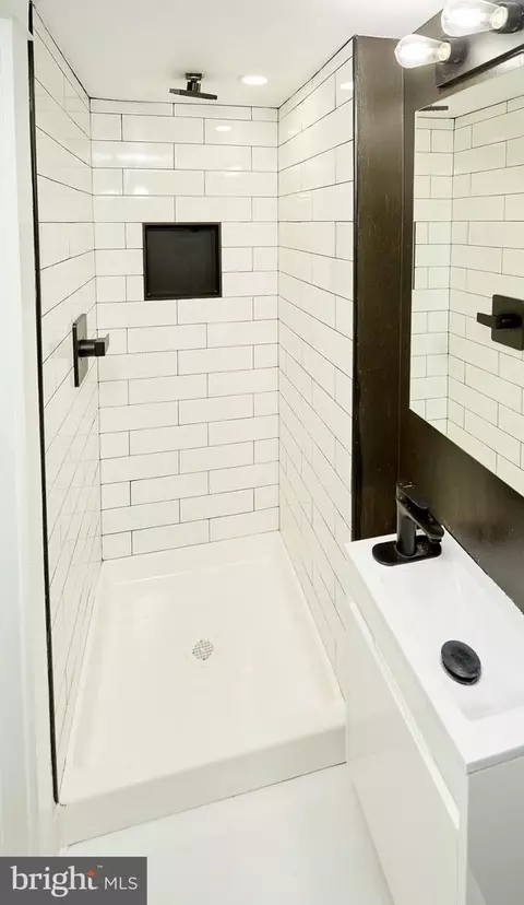 Bath - 1404 Lemmon St, Baltimore, MD 21223 photo 7 of 8