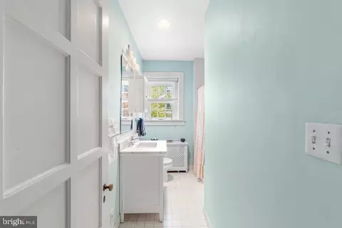 Bath - 2 E Highfield Rd, Baltimore, MD 21218 photo 2 of 3
