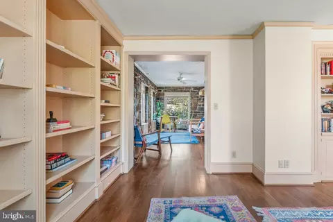 Entry Way - 2 E Highfield Rd, Baltimore, MD 21218 photo 5 of 9