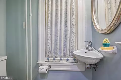 Bath - 335 Warren Ave, Baltimore, MD 21230 photo 1 of 4