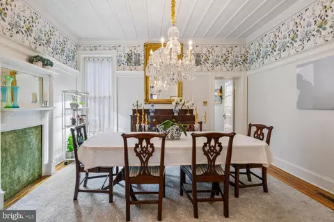 Dining - 335 Warren Ave, Baltimore, MD 21230 photo 1 of 3