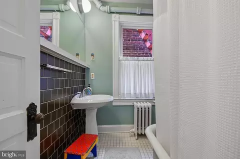 Bath - 335 Warren Ave, Baltimore, MD 21230 photo 2 of 4