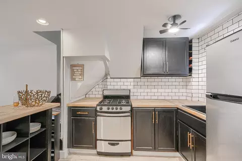 Kitchen - 2013 Spark Ct, Baltimore, MD 21231 photo 6 of 6