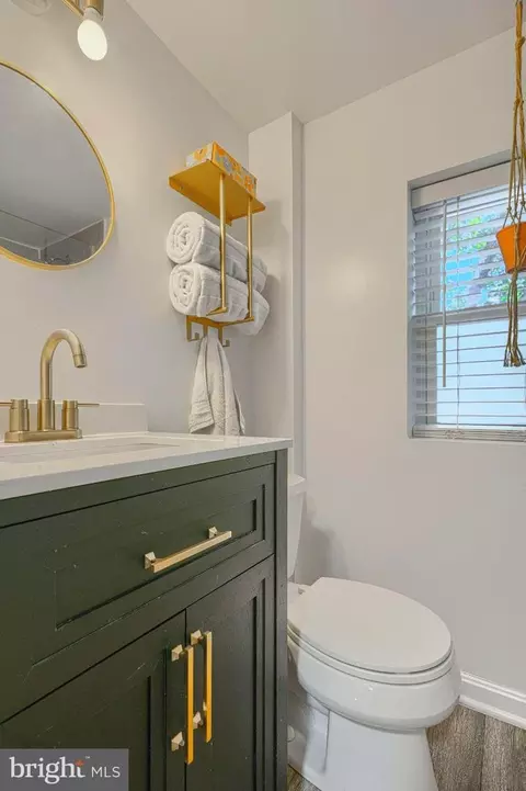 Bath - 2013 Spark Ct, Baltimore, MD 21231 photo 2 of 2