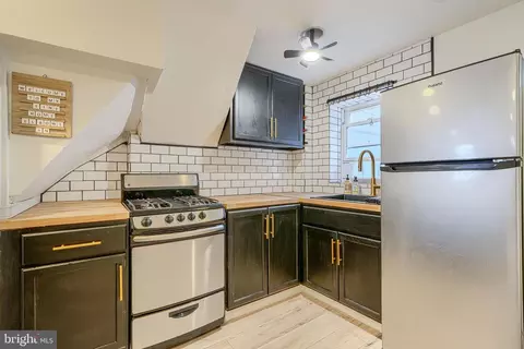 Kitchen - 2013 Spark Ct, Baltimore, MD 21231 photo 2 of 6