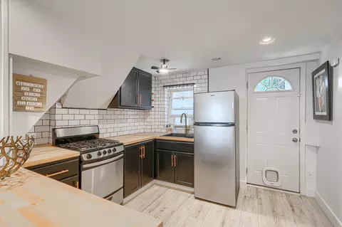 Kitchen - 2013 Spark Ct, Baltimore, MD 21231 photo 5 of 6