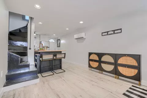 Entry Way - 2013 Spark Ct, Baltimore, MD 21231 photo 1 of 2