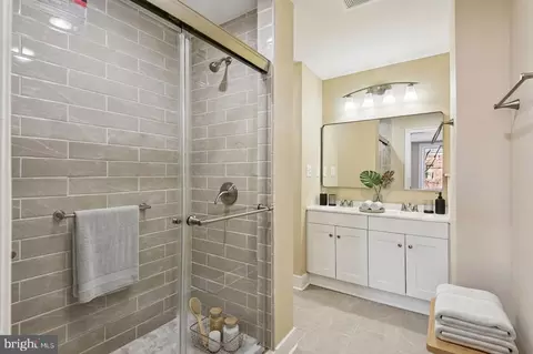 Bath - 1602 N Bond St, Baltimore, MD 21213 photo 2 of 2