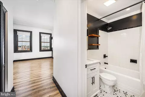Entry Way - 1 E Chase St #1008, Baltimore, MD 21202 photo 2 of 4