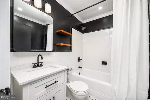 Bath - 1 E Chase St #1008, Baltimore, MD 21202 photo 2 of 2
