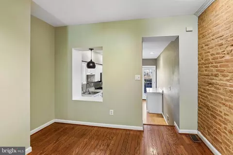 Entry Way - 716 E Fort Ave, Baltimore, MD 21230 photo 3 of 7