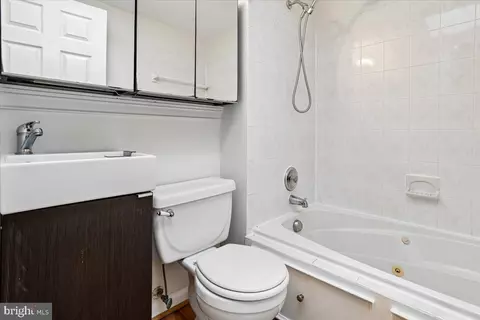 Bath - 716 E Fort Ave, Baltimore, MD 21230 photo 2 of 4