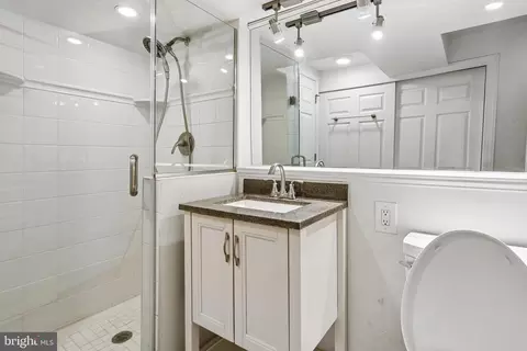 Bath - 716 E Fort Ave, Baltimore, MD 21230 photo 4 of 4