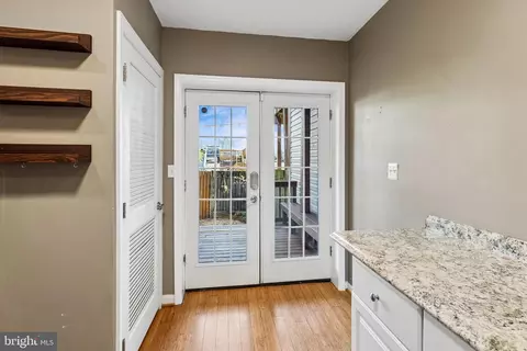 Entry Way - 716 E Fort Ave, Baltimore, MD 21230 photo 4 of 7
