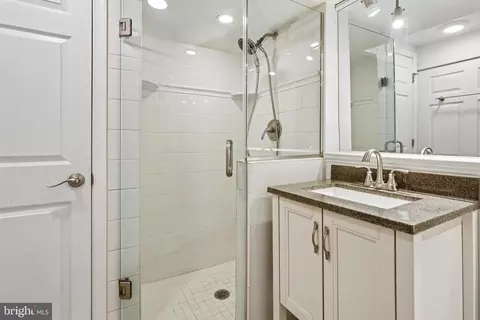 Bath - 716 E Fort Ave, Baltimore, MD 21230 photo 3 of 4