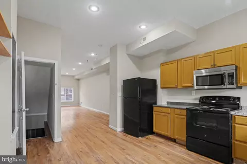Entry Way - 3418 E Baltimore St, Baltimore, MD 21224 photo 4 of 9