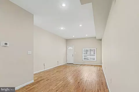 Living - 3418 E Baltimore St, Baltimore, MD 21224 photo 4 of 5
