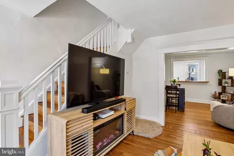 Entry Way - 3124 Chestnut Ave, Baltimore, MD 21211 photo 2 of 7