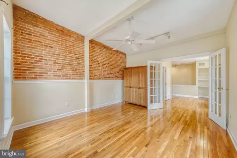 Living - 210 E Randall St, Baltimore, MD 21230 photo 3 of 4