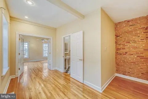 Entry Way - 210 E Randall St, Baltimore, MD 21230 photo 3 of 4