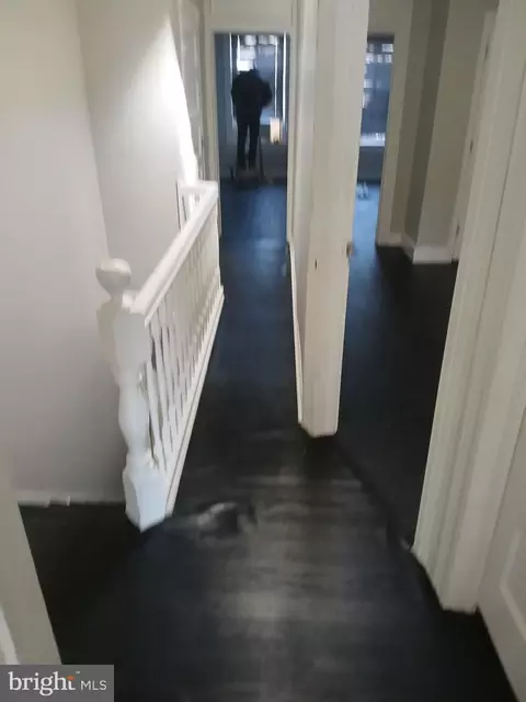 Entry Way - 826 N Luzerne Ave, Baltimore, MD 21205 photo 3 of 4