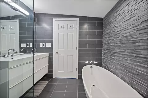 Bath - 2010 E Lombard St, Baltimore, MD 21231 photo 6 of 8