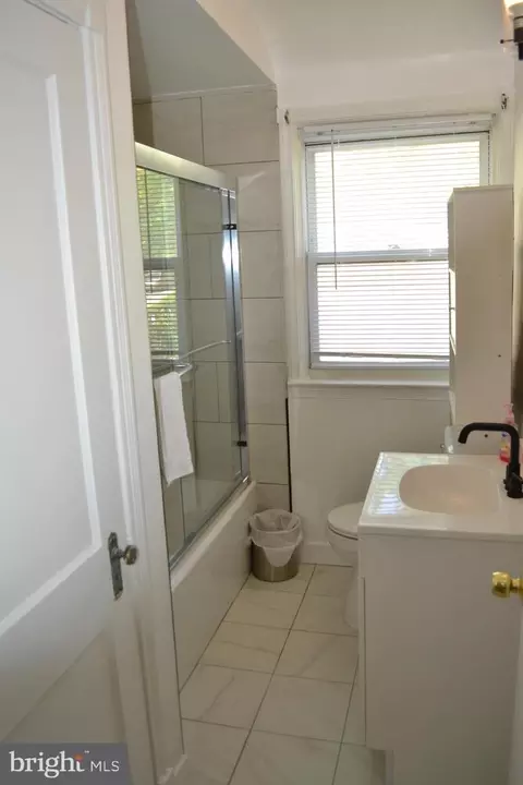 Bath - 5153 Frederick Ave, Baltimore, MD 21229 photo 1 of 4