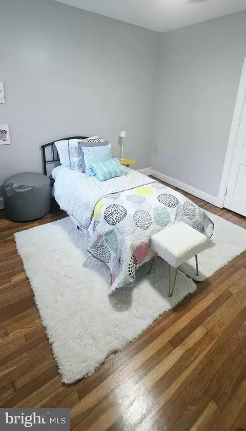 Bedroom - 4128 Parkside Dr, Baltimore, MD 21206 photo 4 of 8
