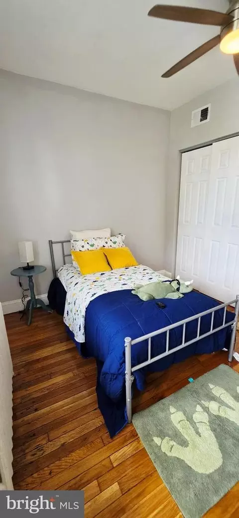 Bedroom - 4128 Parkside Dr, Baltimore, MD 21206 photo 3 of 8