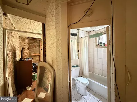 Entry Way - 421 E 28th St, Baltimore, MD 21218 photo 9 of 11