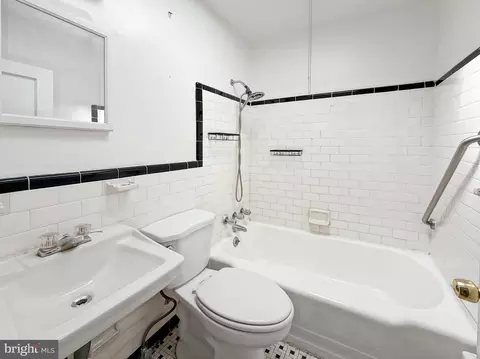 Bath - 2709 E Hoffman St, Baltimore, MD 21213 photo 2 of 3