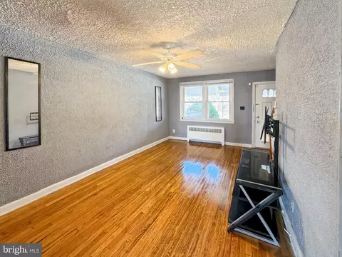 Living - 2709 E Hoffman St, Baltimore, MD 21213 photo 3 of 5