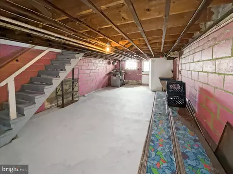 Entry Way - 2709 E Hoffman St, Baltimore, MD 21213 photo 2 of 2