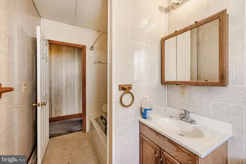 Bath - 1601 Ruxton Ave, Baltimore, MD 21216 photo 2 of 2