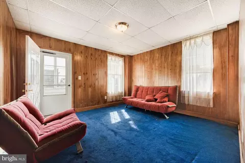 Living - 1601 Ruxton Ave, Baltimore, MD 21216 photo 3 of 4