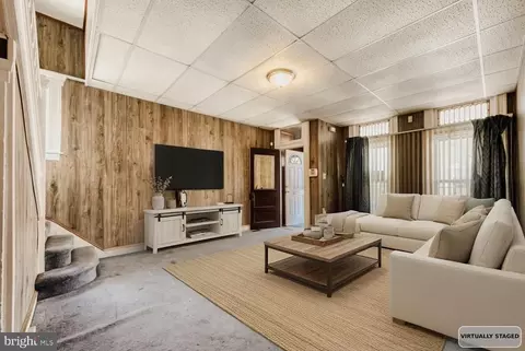 Living - 1601 Ruxton Ave, Baltimore, MD 21216 photo 1 of 4