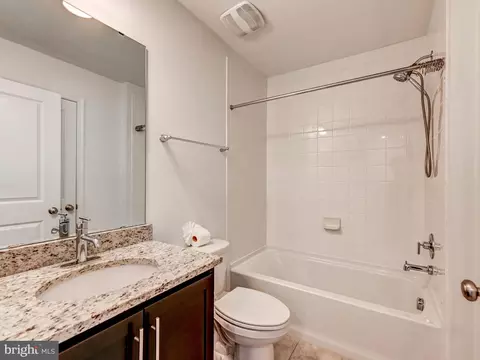 Bath - 4337 Laplata Ave, Baltimore, MD 21211 photo 2 of 2
