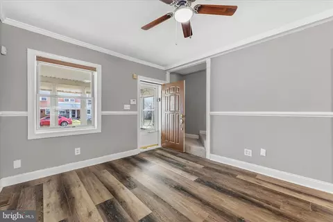 Entry Way - 1932 Deering Ave, Baltimore, MD 21230 photo 4 of 8