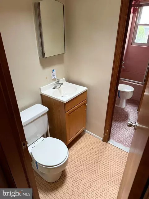 Bath - 2713 Glen Ave, Baltimore, MD 21215 photo 1 of 2